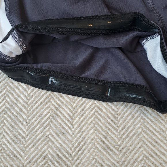 ASICS size Large running shorts - Picture 9 of 12